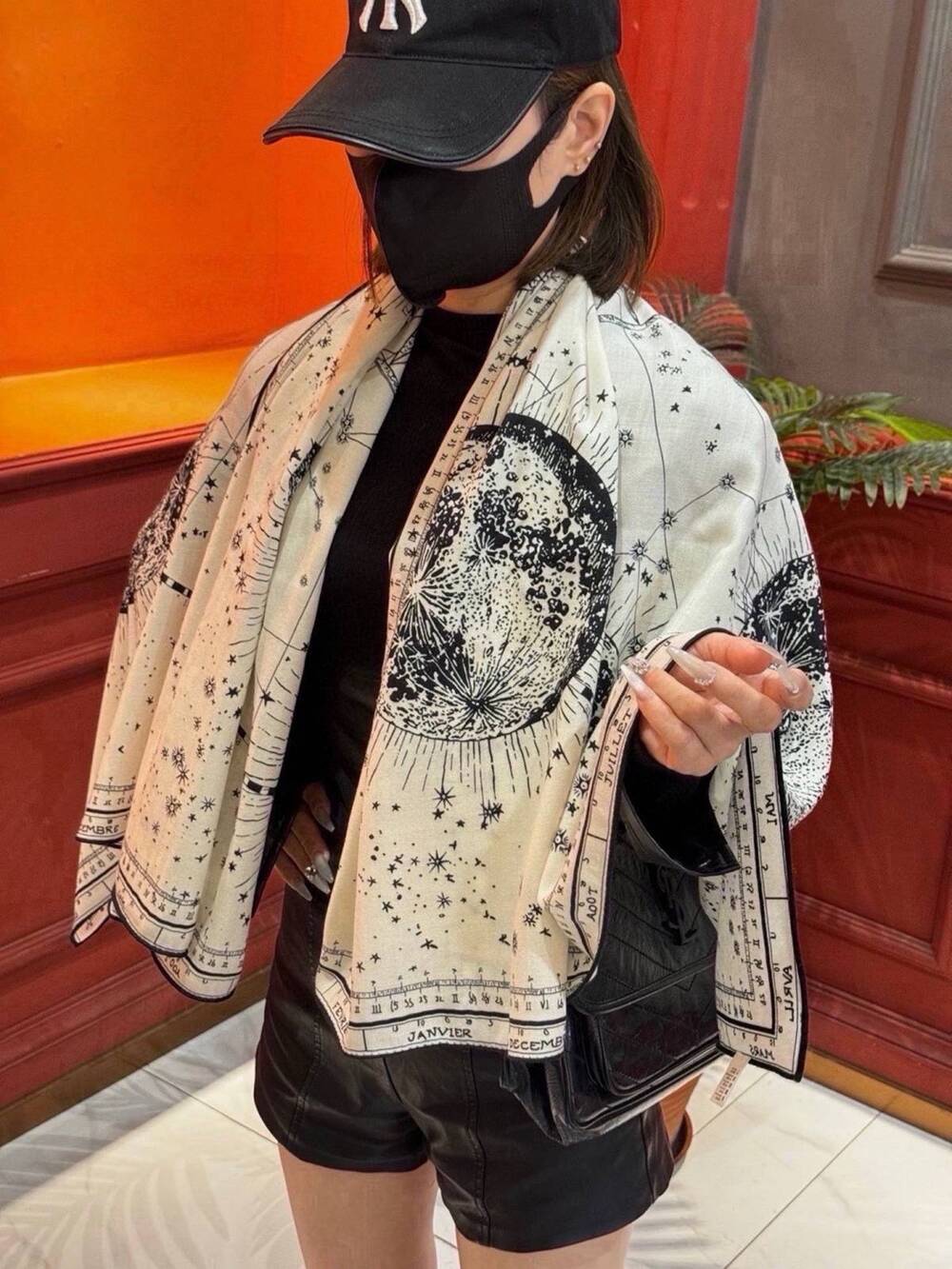 Dior Scarf - Picture 5 of 11